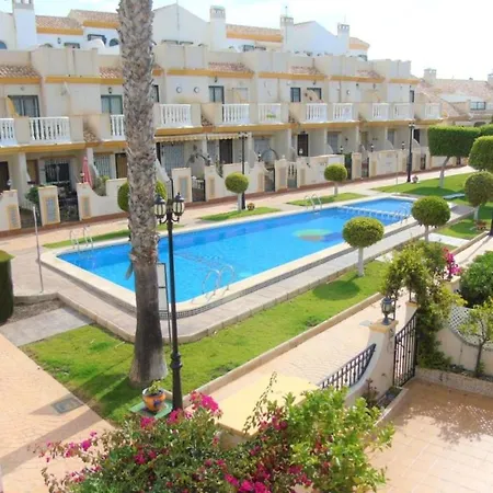 Cabo Roig ✓3 Bdr Sleeps 5✓pool View✓family Friendly ✓walking Distance To Amenities & Holiday home Orihuela
